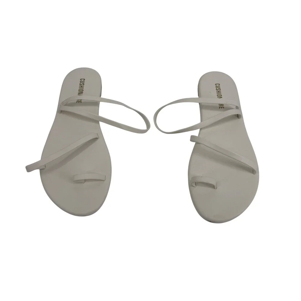 Cushionaire Chai Sandals Women 7.5 Off White Strappy Toe Loop Flat Minimalist